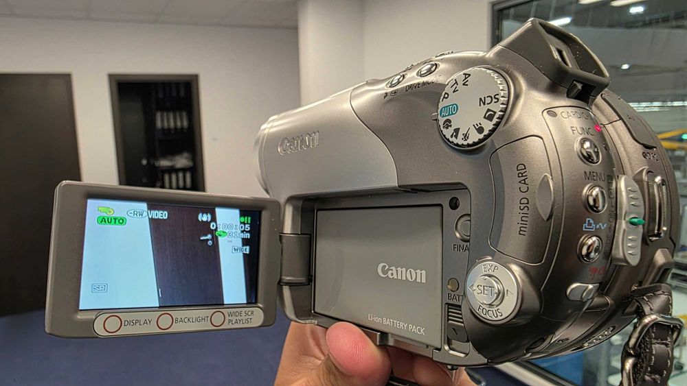 Camera video Canon DC40 cu scriere pe mini DVD (Camcorder NTSC DC40)