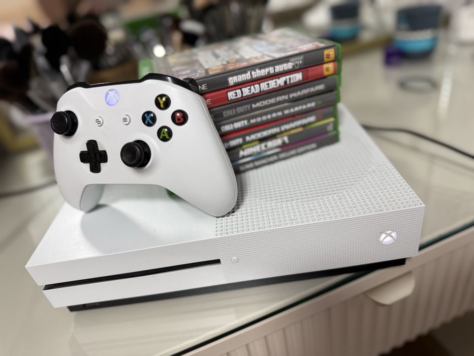 Xbox One S 1TB + Controller Original + 7 Jocuri | GTA V | COD MW3 | RDR2 + HDMI ~ Bucuresti