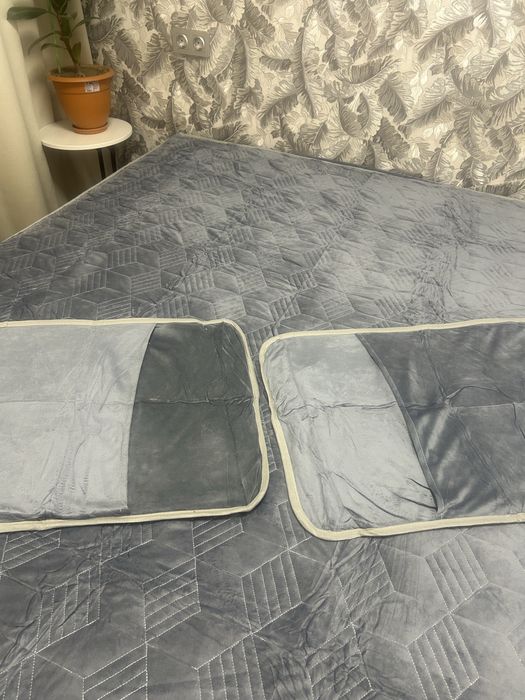 Покрывало на резинке продам дешево