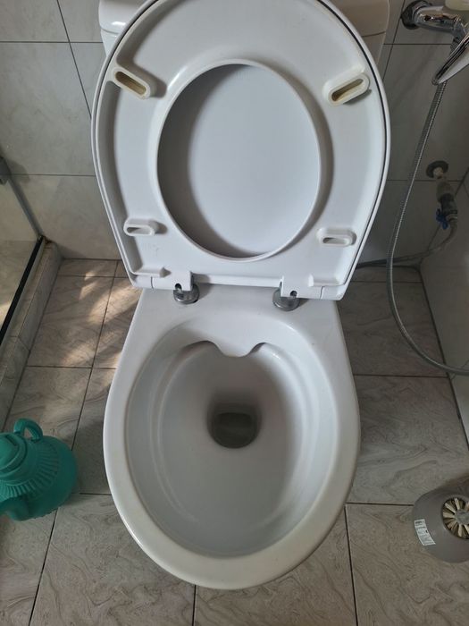 Продам унитаз б/у 5000 тг