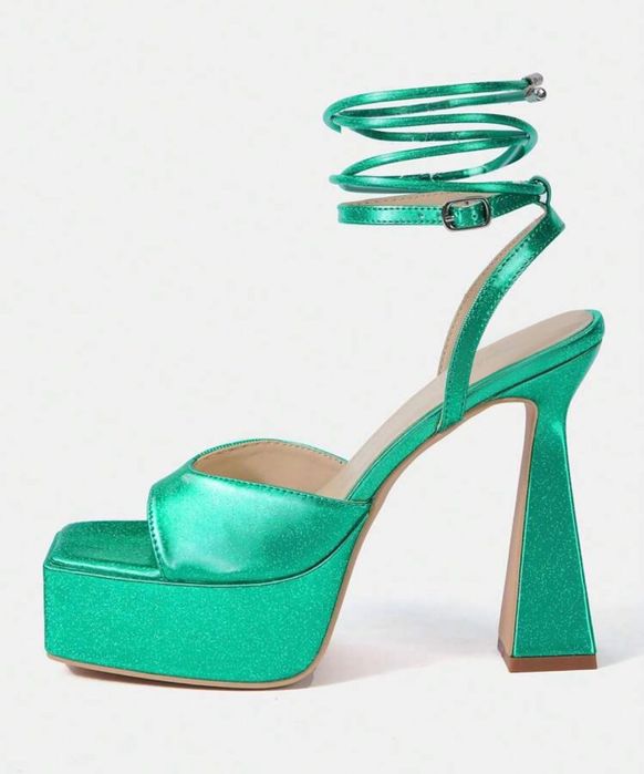 Дамски сандали на платформа и дебел ток