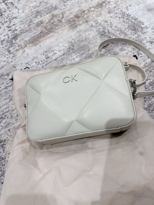 Чанта Calvin Klein в бежово