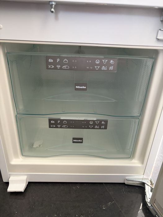 Хладилник  с фризер за вграждане Miele 9757 iD