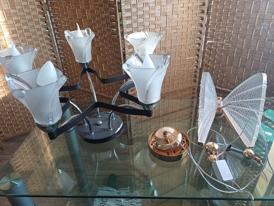 Продам две люстры