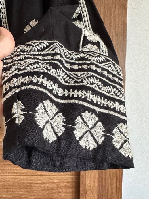 Черно преходно яке с бродерия