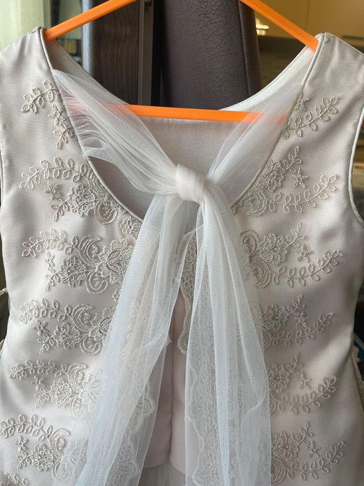 Чисто нова рокля за принцеса 7г. + 2 рокли Mayoral, мн.добро състояние