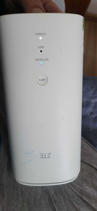 Router 5G ZTE MC888 Pro fuctional (defect slotu sim lipsa capac )