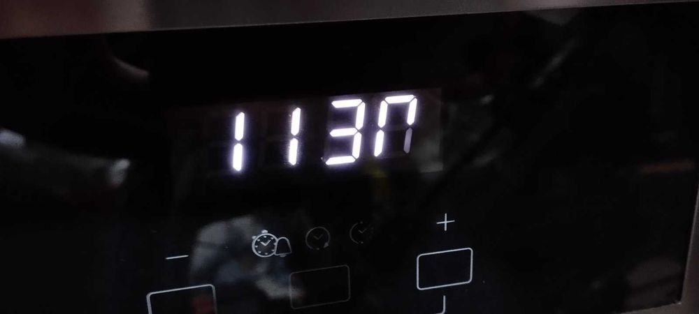 Продавам фурна за вграждане Whirlpool АКP-139