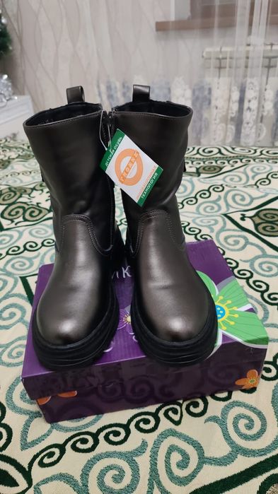 Продам новый зимний сапоги для девочек