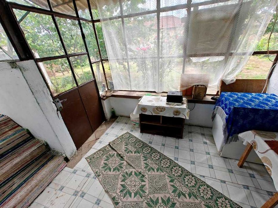 Къща в село Гранит едноетажна с допълнителна постройка