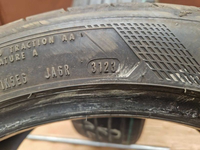 2 Goodyear R19 235/45
летни гуми 
DOT3123