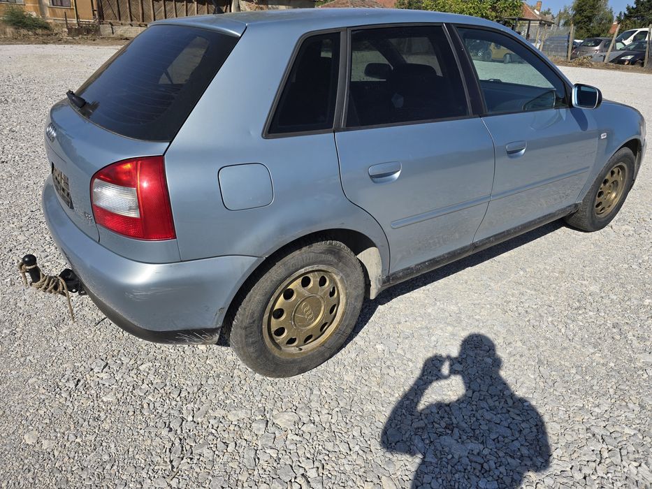 Продавам ауди а3 8л 1.6 брнзин на части