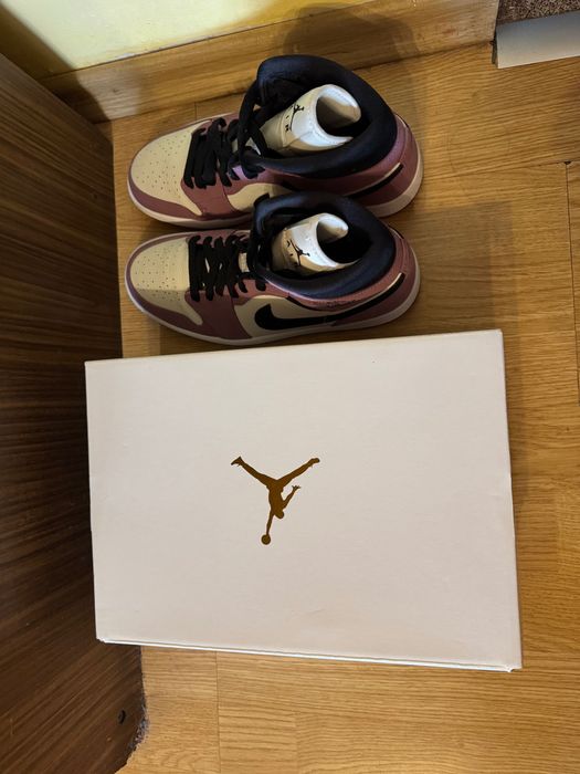 Nike Air Jordan 1 Mid “Mulberry”