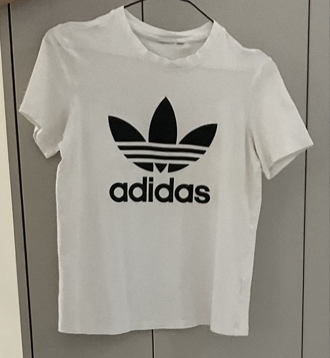 Tricou