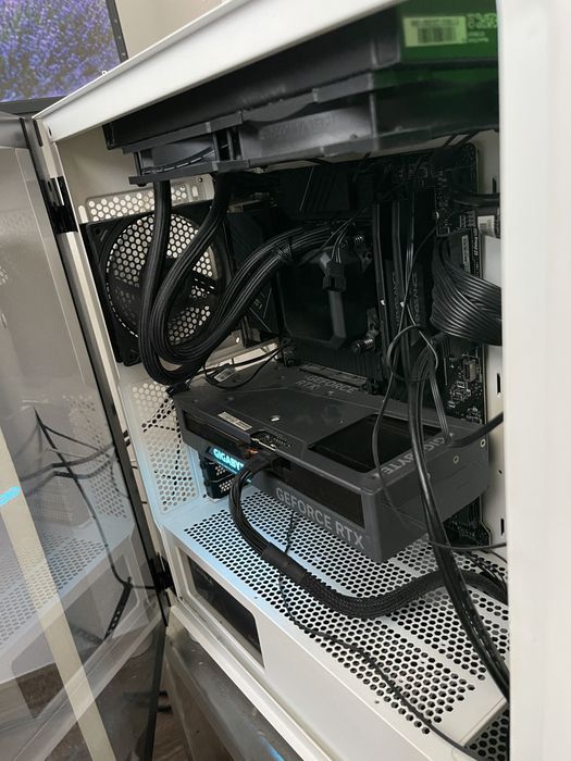PC Gaming  | i7-13700KF + RTX 4070 Ti + Garanție + Factură