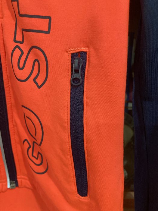 Продам спортивную куртку