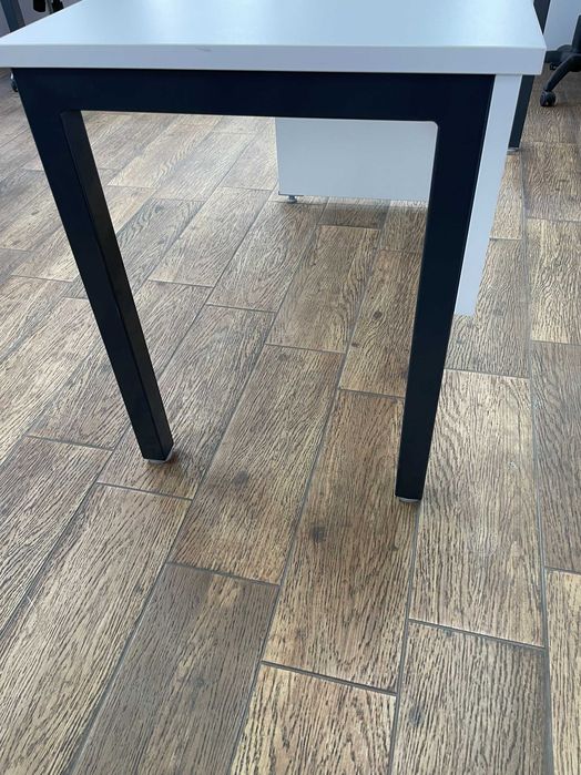 Продавам офис крака за бюро/маса – прахово боядисани