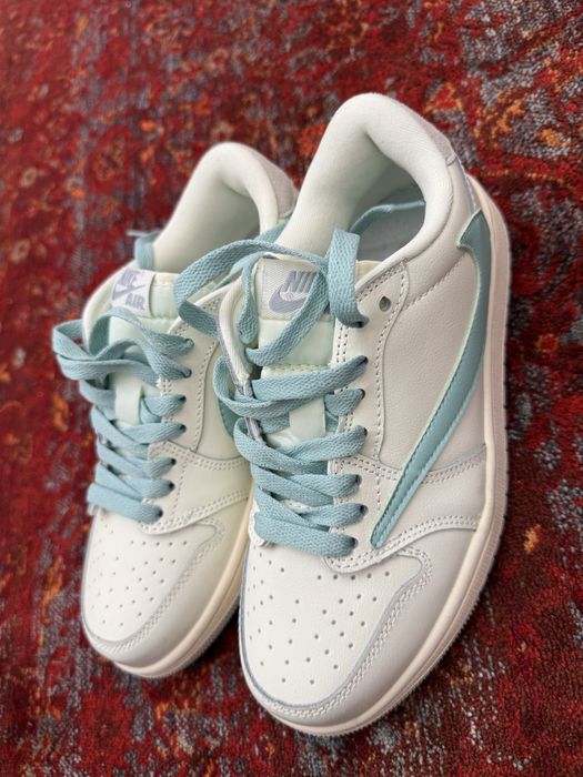 Продам найк оригинал 38,5 потходит на 39