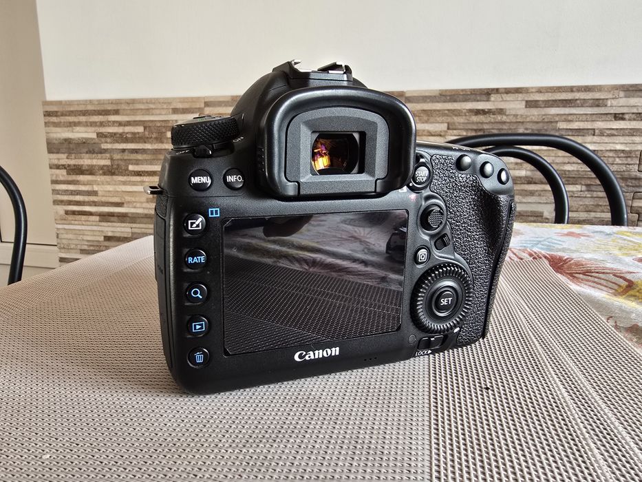 Vand aparat foto professional Canon 5d mk IV
