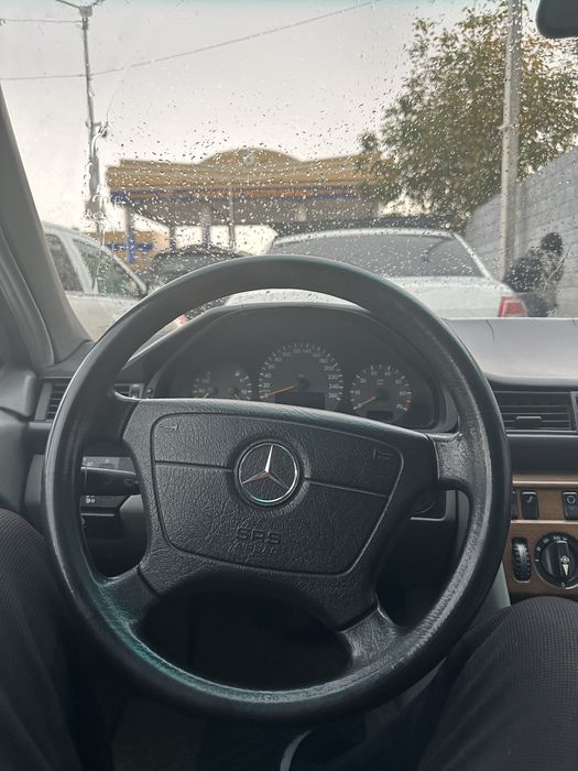 Mercedes benz w124