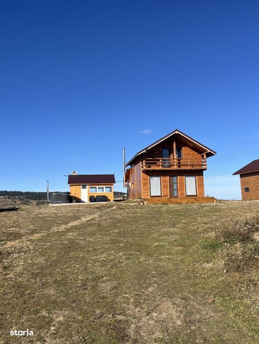 Cabana cu 4 camere si teren de 1000 mp in Marisel