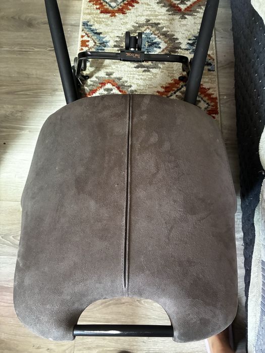Scaun util pentru persoane cu mobilitate redusa!! Este dotat cu sistem mobil ergonomic TheMoove (pentru mobilitate ușoară)