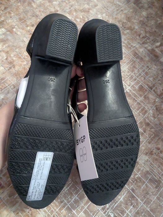 Продам туфельки 39 размер