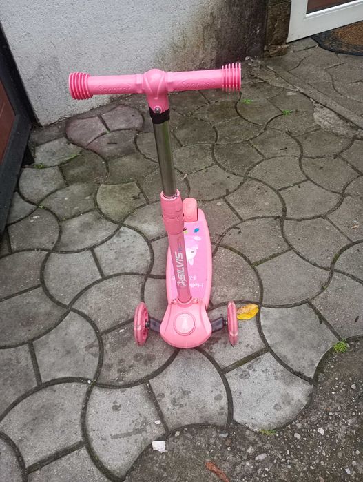 Vând bicicleta și trotineta copii