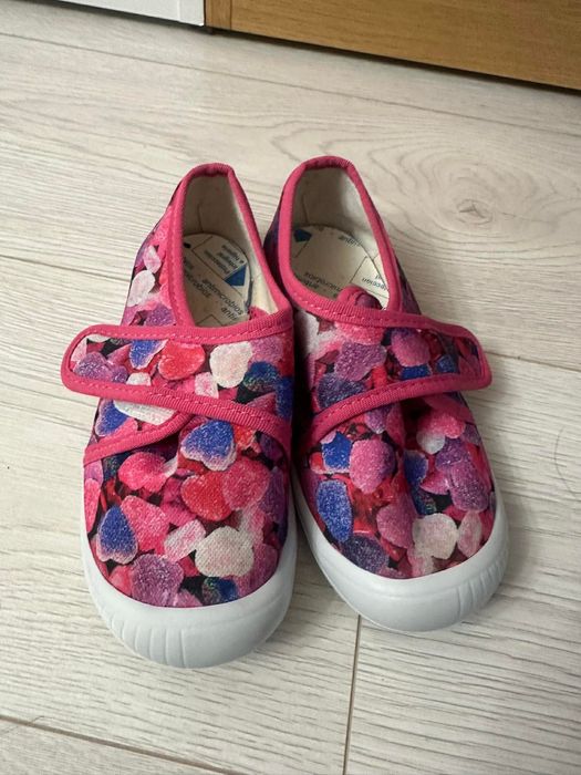 Детски сет пола и пантофки 4/6г