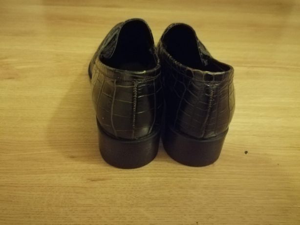 Vând pantofi United Colors of Benetton