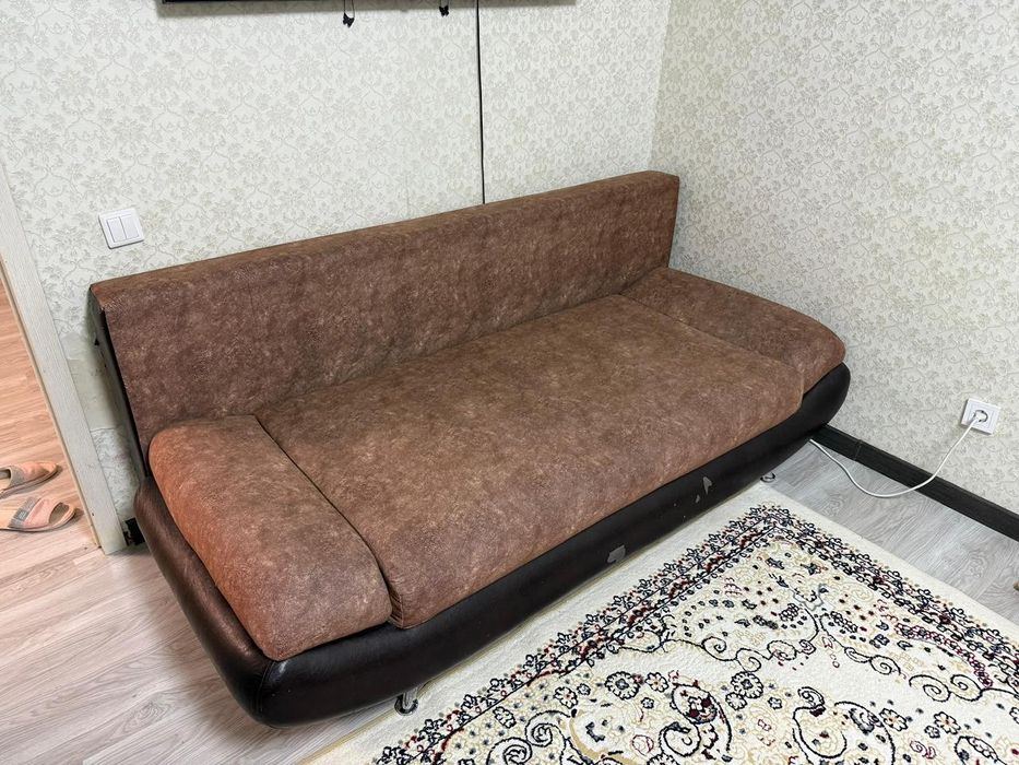 Продам диван в хорошем состоянии.