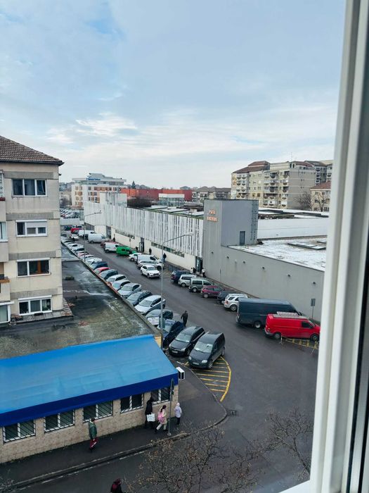 Vând apartament cu o cameră tip DP Rogerius