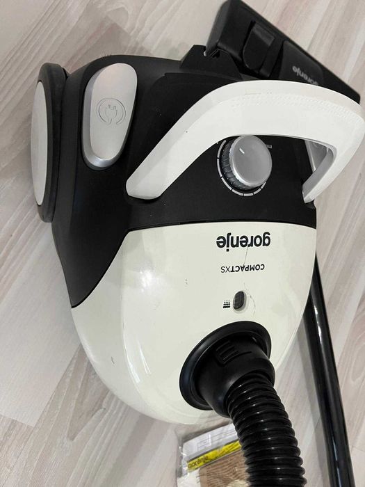 Aspirator cu sac GORENJE Compact XS VCEA11CXWII, 750W, 78dB -140 lei