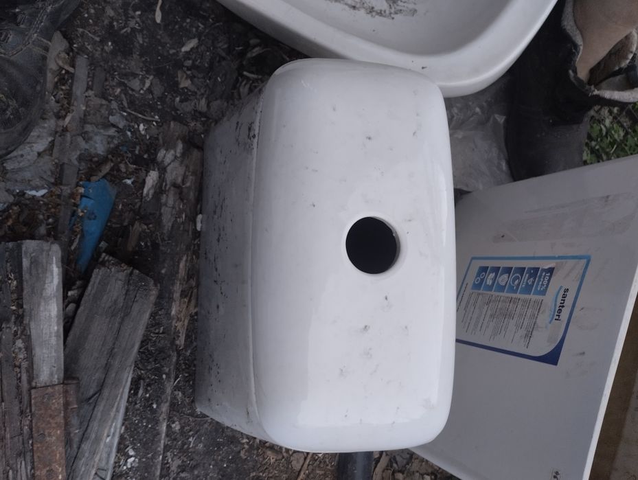 Продам бачок на унитаз б/у