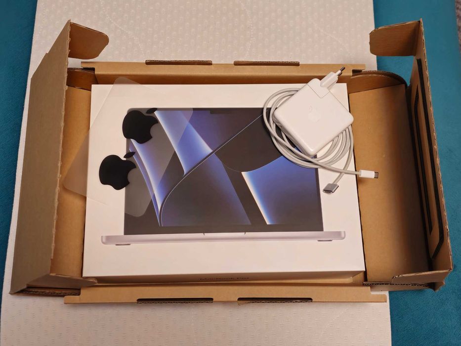 MacBook Pro 2023 M2 Max 14inch ; 1TB SSD ; 32GB RAM ; 12 CPU 30 GPU