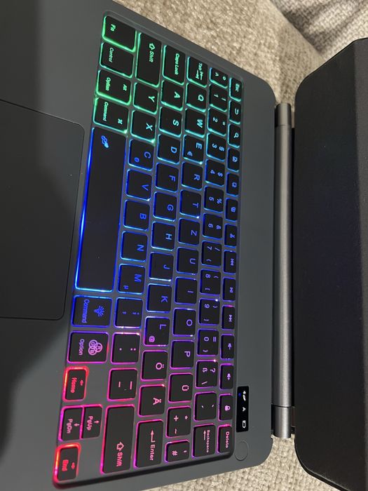Tastatură Magic Keyboard RGB - iPad Pro 11 / Air 4 & 5