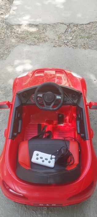 Детская машинка на пульте управления
