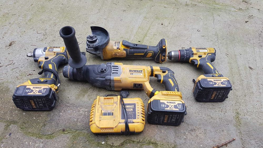 vand set Dewalt 18v cu baterii 5ah