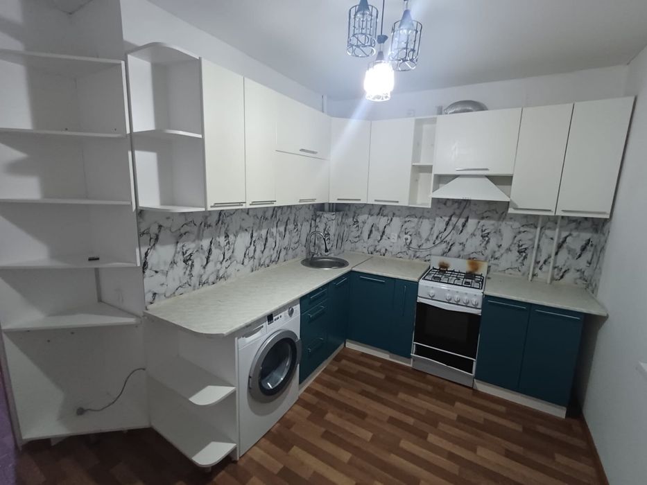 Продам кухню . Района аэропорта .
