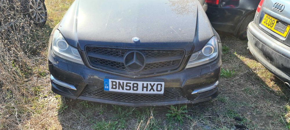 Mercedes-Benz C250, на части.