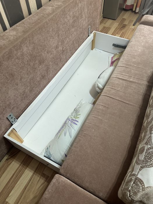 СРОЧНО раскладывающийся диван с нишей