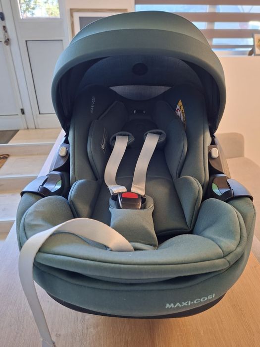 Scoică auto Maxi-Cosi Pebble 360 Pro, 40–60 cm, stare foarte bună