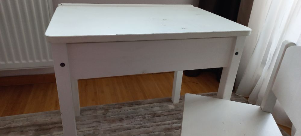 Vând birou și scaun copii