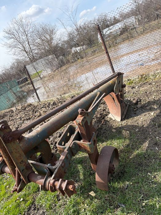 Plug 3 brazde  în stare bună de funcționare