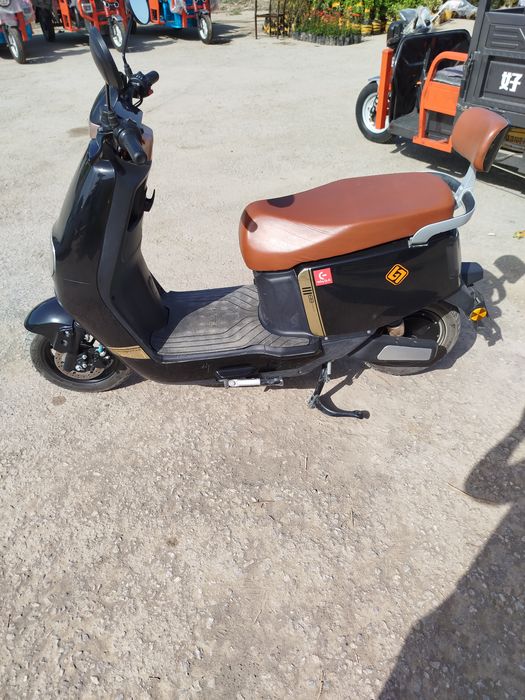Skuter sotiladi holati oʻrta. Tezligi 50 km soat.