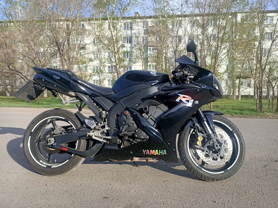 Спортбайк Yamaha R1