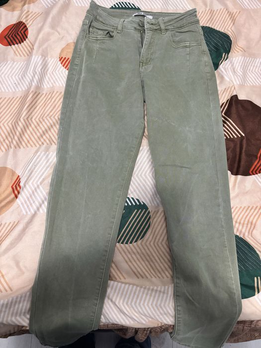 Pantaloni dama.