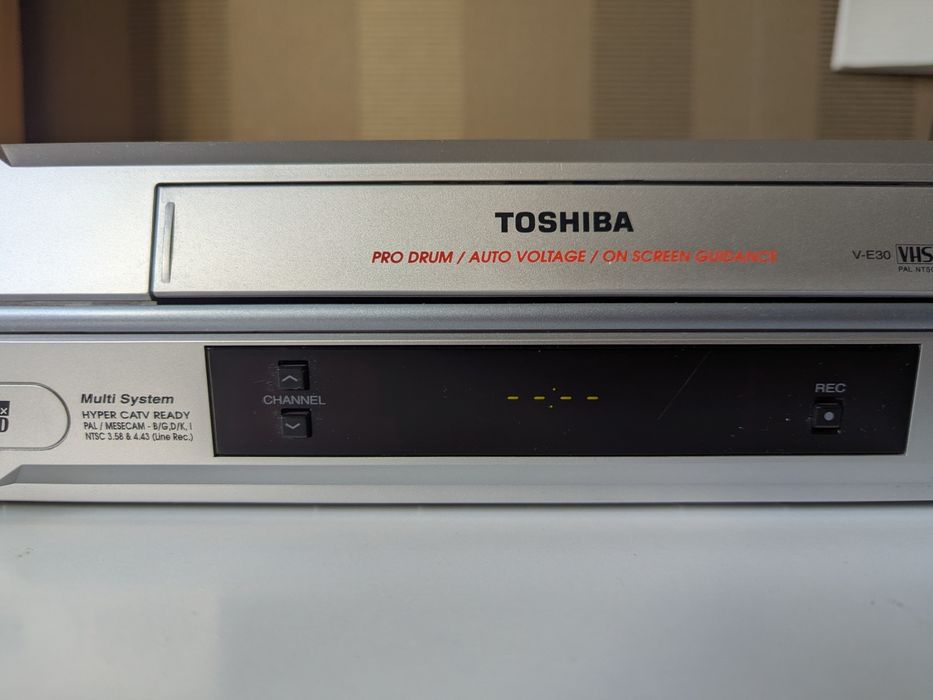 Видеомагнитофон Toshiba. Не воспроизводит.