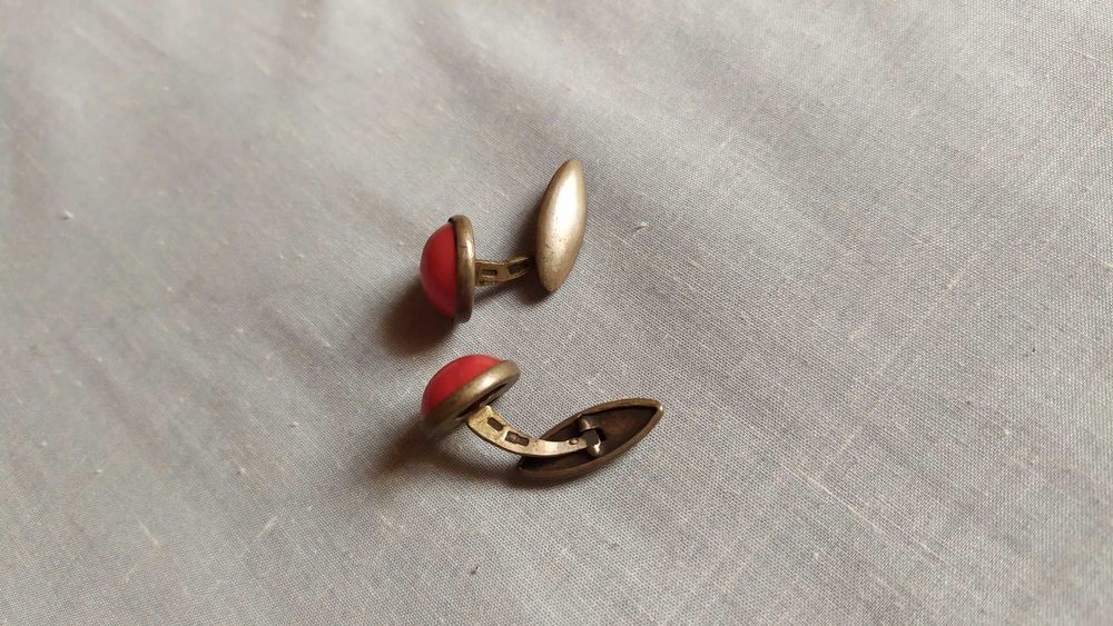 Продаются медаль ветеран труда и серебряные запонки