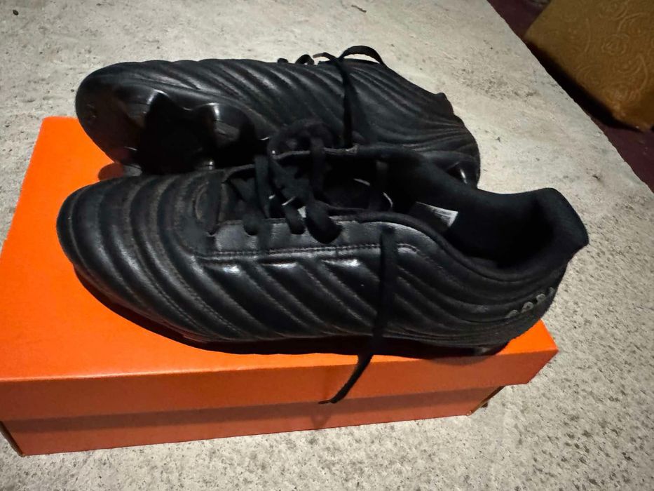 Продавам мъжки футболни обувки на Adidas Copa 41 и 1/3